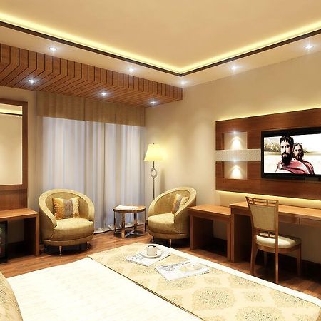 Grand Ffour Hotel New Delhi Exterior photo