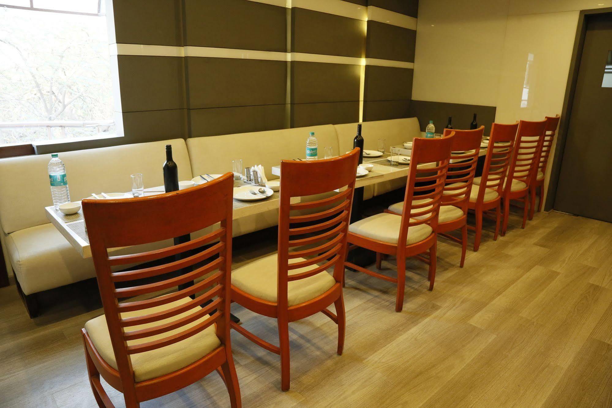 Grand Ffour Hotel New Delhi Exterior photo